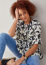 Load image into Gallery viewer, Shirt Brenda Box Top B&W
