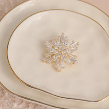 Load image into Gallery viewer, Brooch Snowflake
