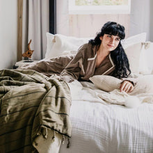 Load image into Gallery viewer, Throw Irena Fleece Throw In Bark