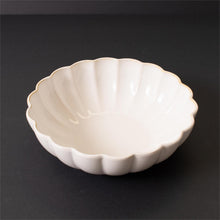 Load image into Gallery viewer, Serving Bowl Scalloped Cream
