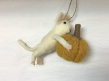 Load image into Gallery viewer, Ornament Mouse with Pumpkin
