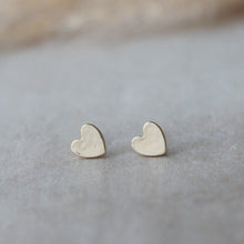 Load image into Gallery viewer, Earring Amado Heart Stud
