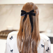 Load image into Gallery viewer, Bow Clips Velvet  Black/White
